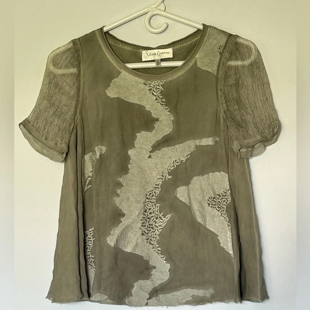 New Vera Cristina gray raw cut top sz Small